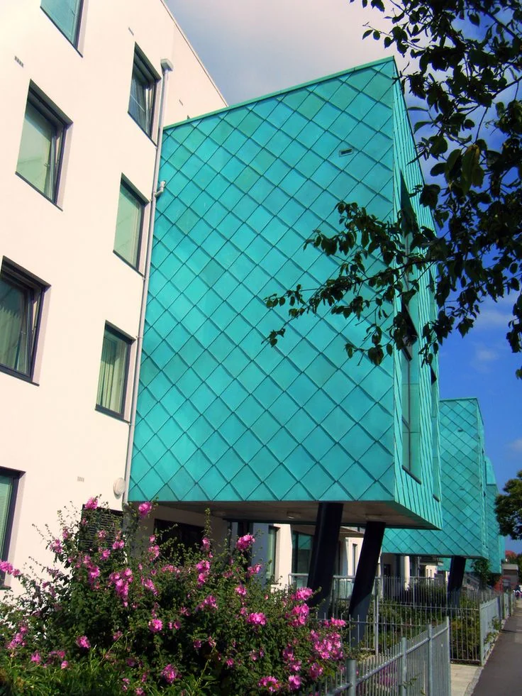Turkuaz elmas desenli Zintra Diamond metal cephe kaplamalı bina